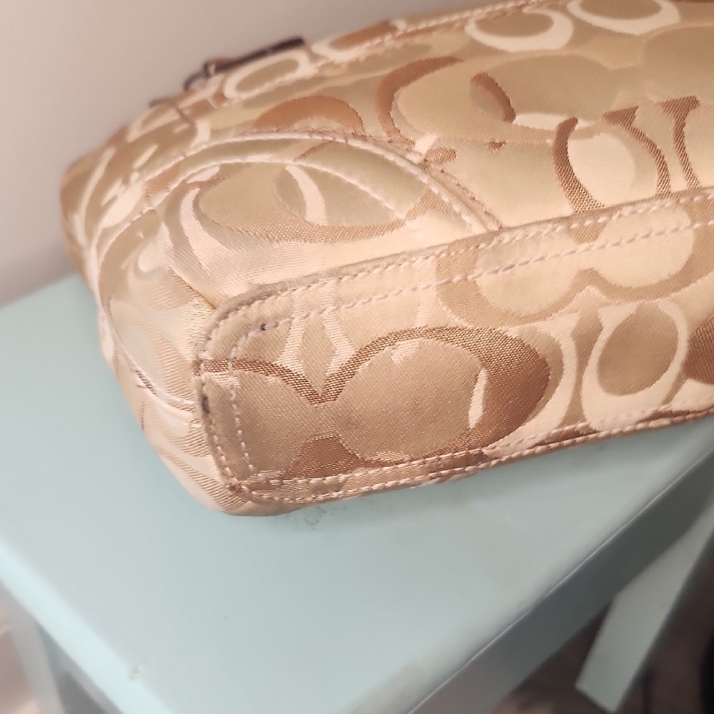 Stylish Tan and Brown Shoulder Bag - Picture 10 of 16